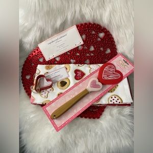 NWT - Cupcakes & Cashmere Kitchen ❤️ Bundle Placemats, Towels, Spatulas